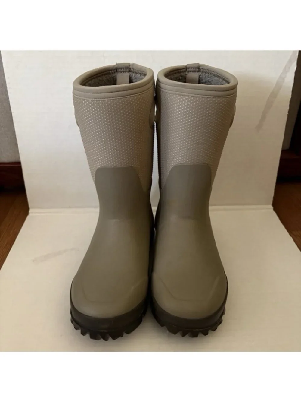 Bogs Big Kids Youth Size 6 Taupe Lined Waterproof Whiteout Dots Winter Boots